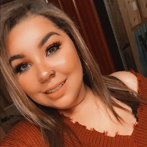 Meet your Posher, Georgia